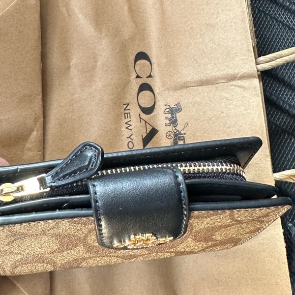 Coach Medium Corner Zip Wallet - Picture 4 of 5